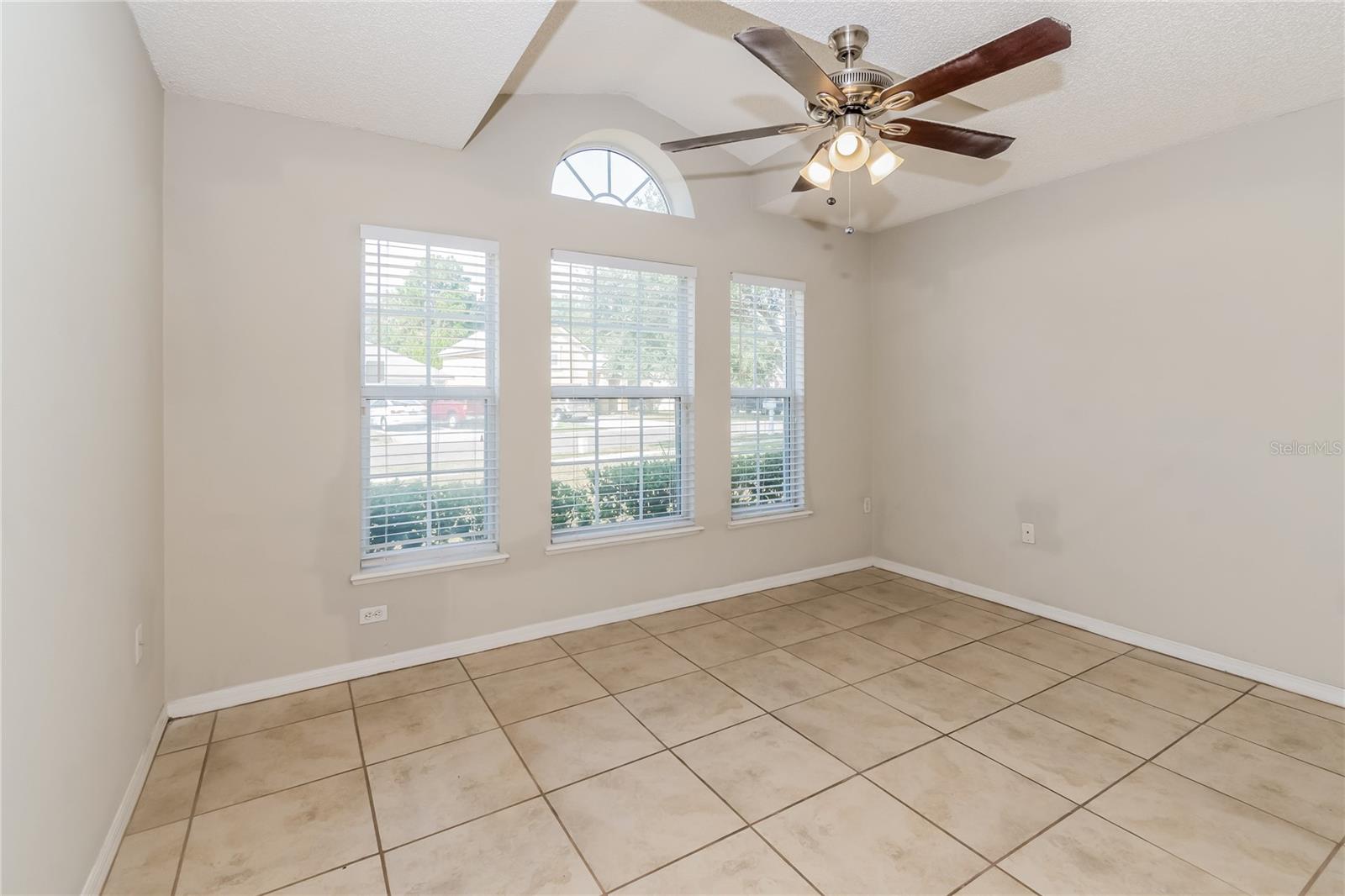 CAMBRIDGE ESTATS UNIT ONE - Residential