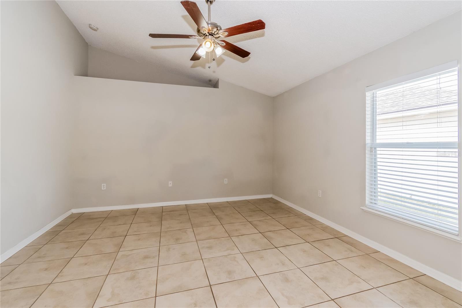 CAMBRIDGE ESTATS UNIT ONE - Residential