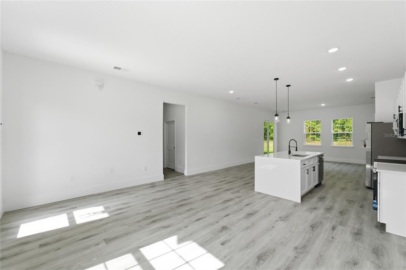 226 E CALDWELL DRIVE