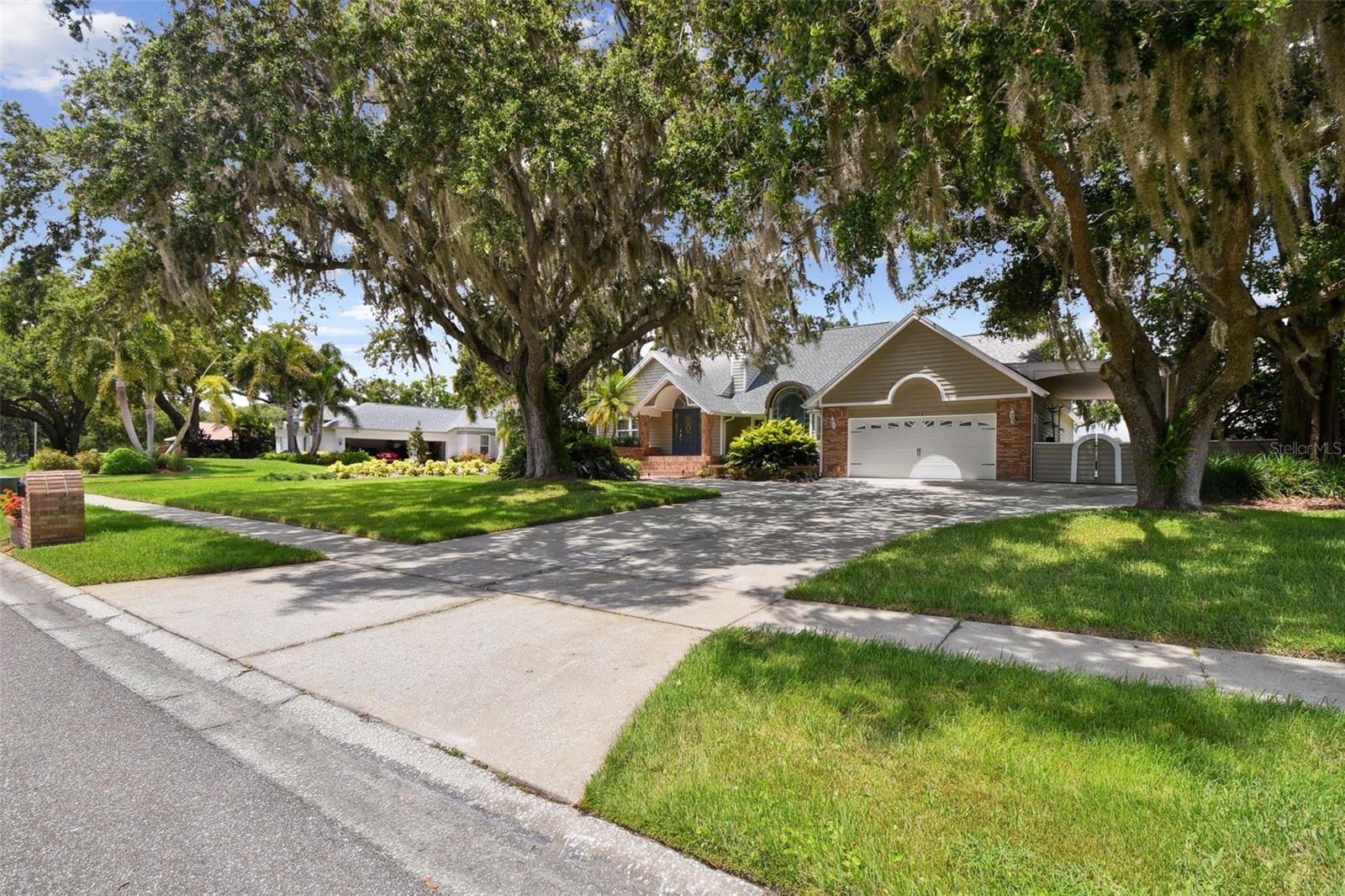 10517 LAKE WILLIAMS DRIVE