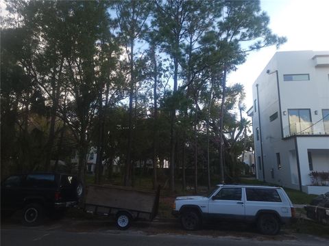 Photo of 2318 W North B Street, Tampa, FL 33609 (MLS # TB8462947)