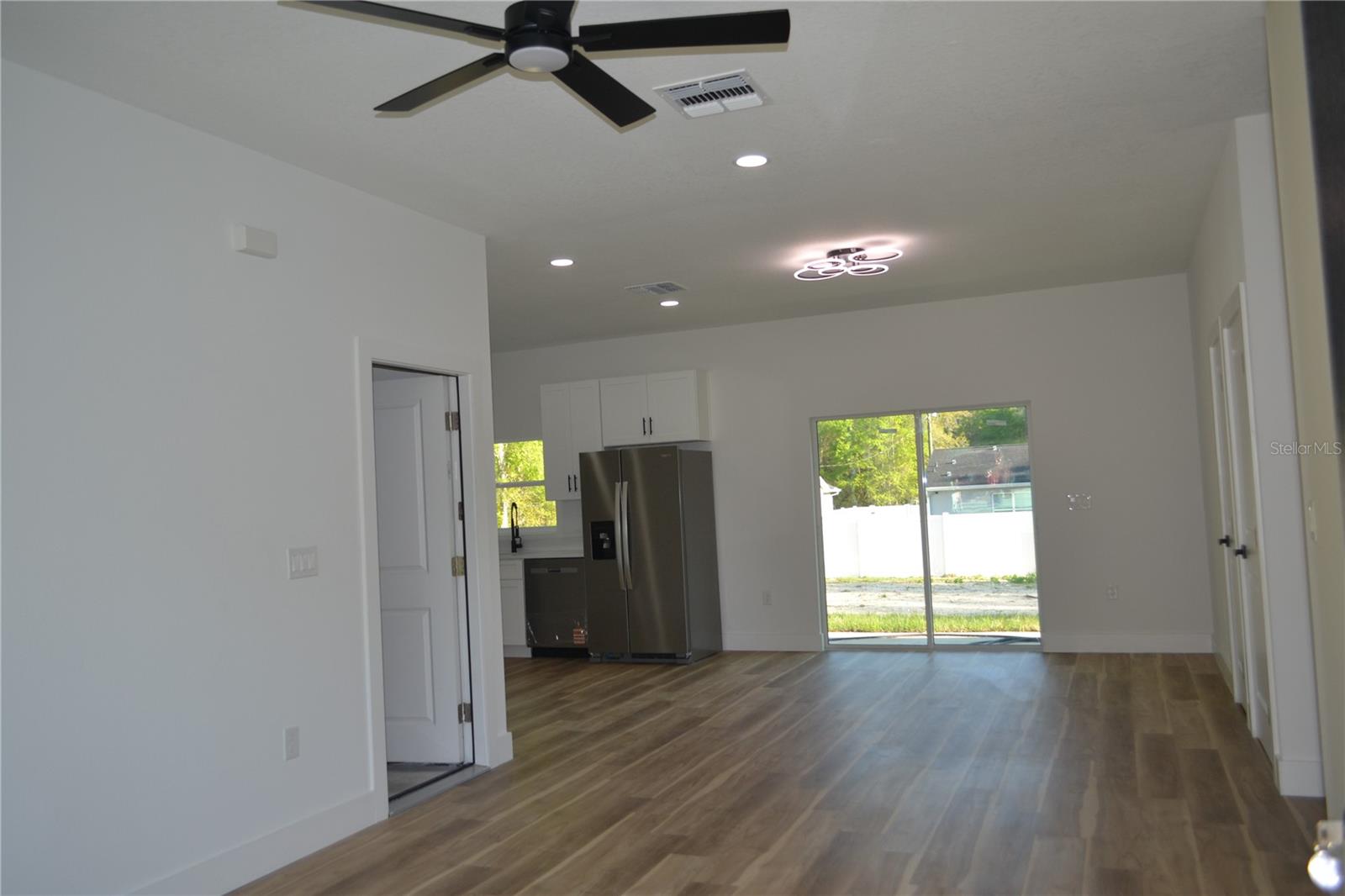 RAINBOW PARK UN 2 - Residential Lease