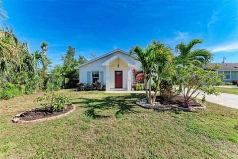 A home in PALMETTO