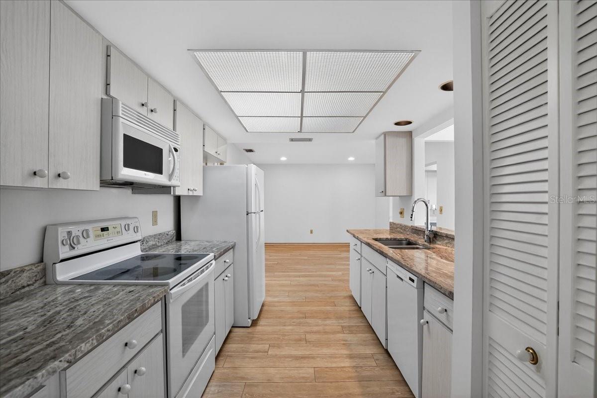 VILLAGE GREEN OF BRADENTON SEC 6 - Residential