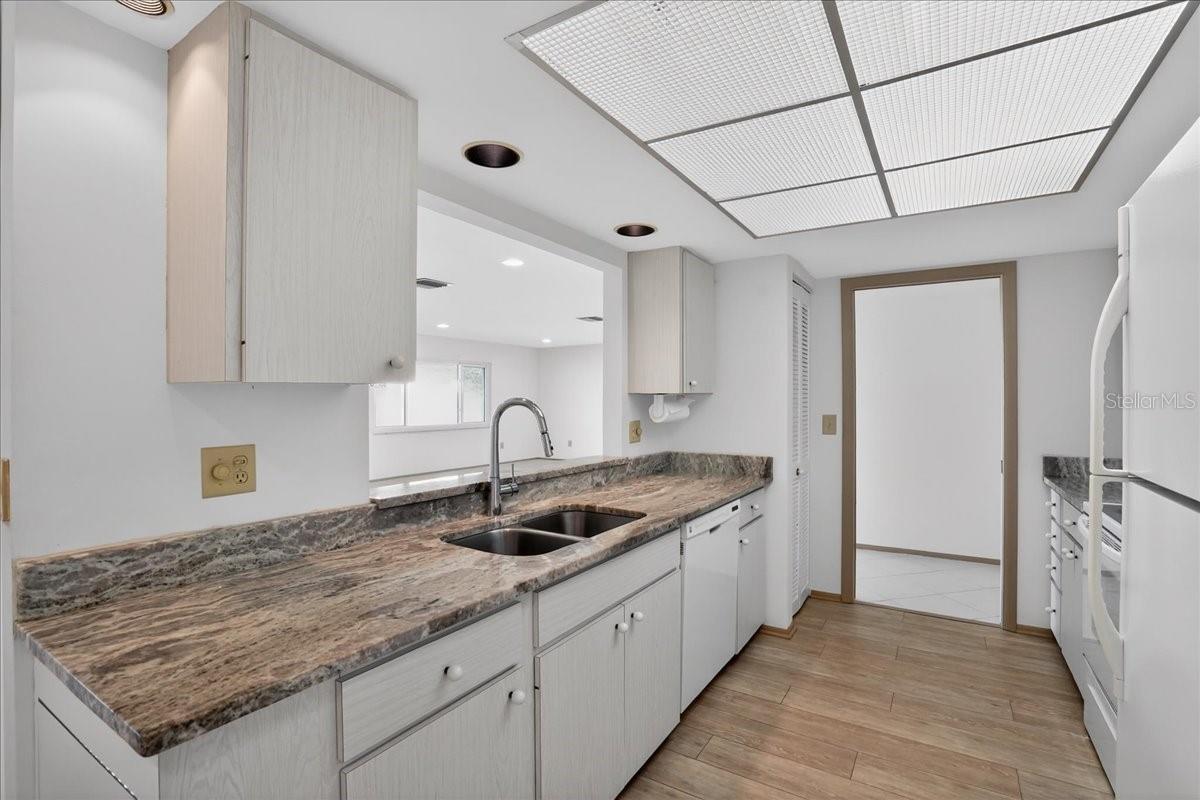 VILLAGE GREEN OF BRADENTON SEC 6 - Residential