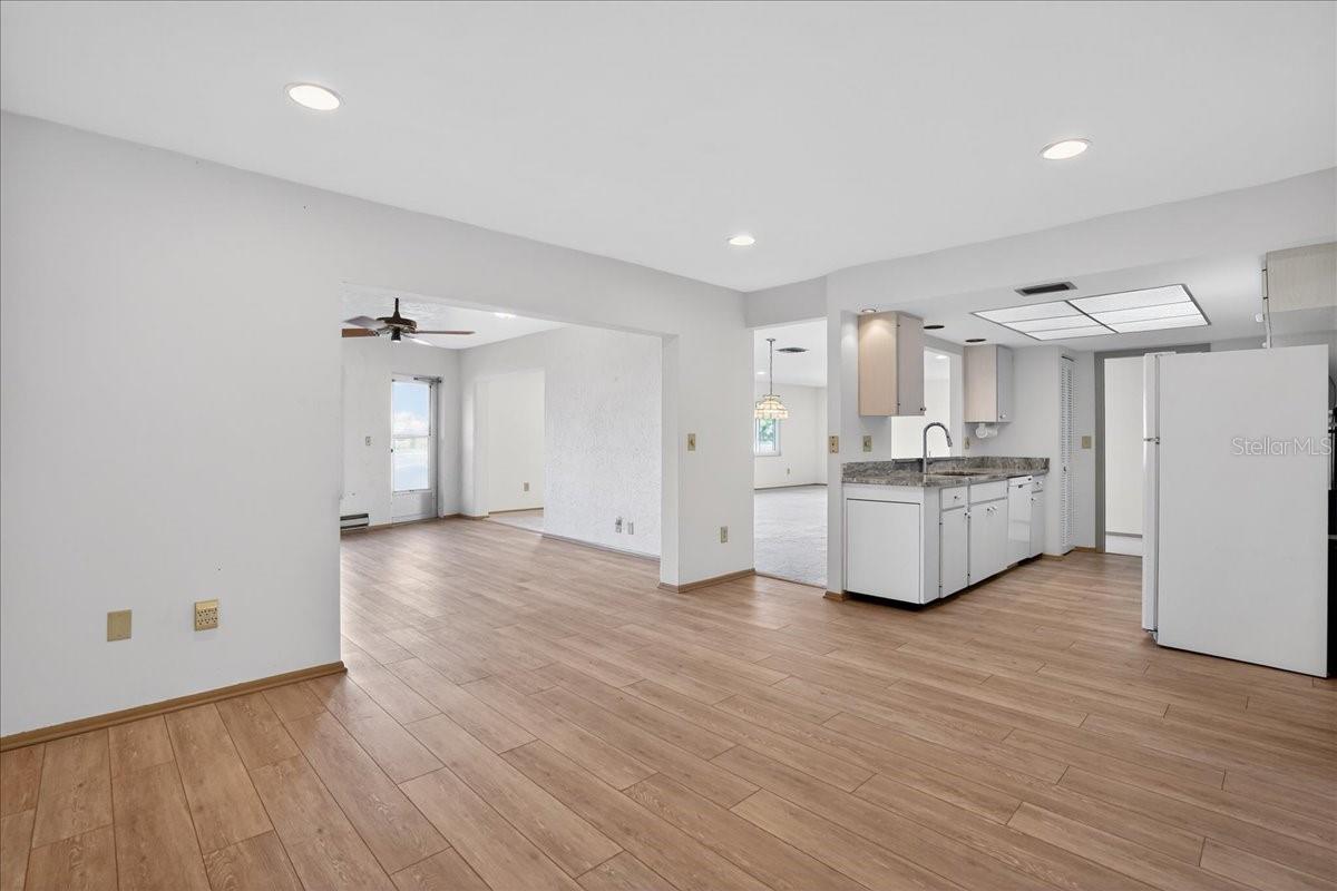 VILLAGE GREEN OF BRADENTON SEC 6 - Residential