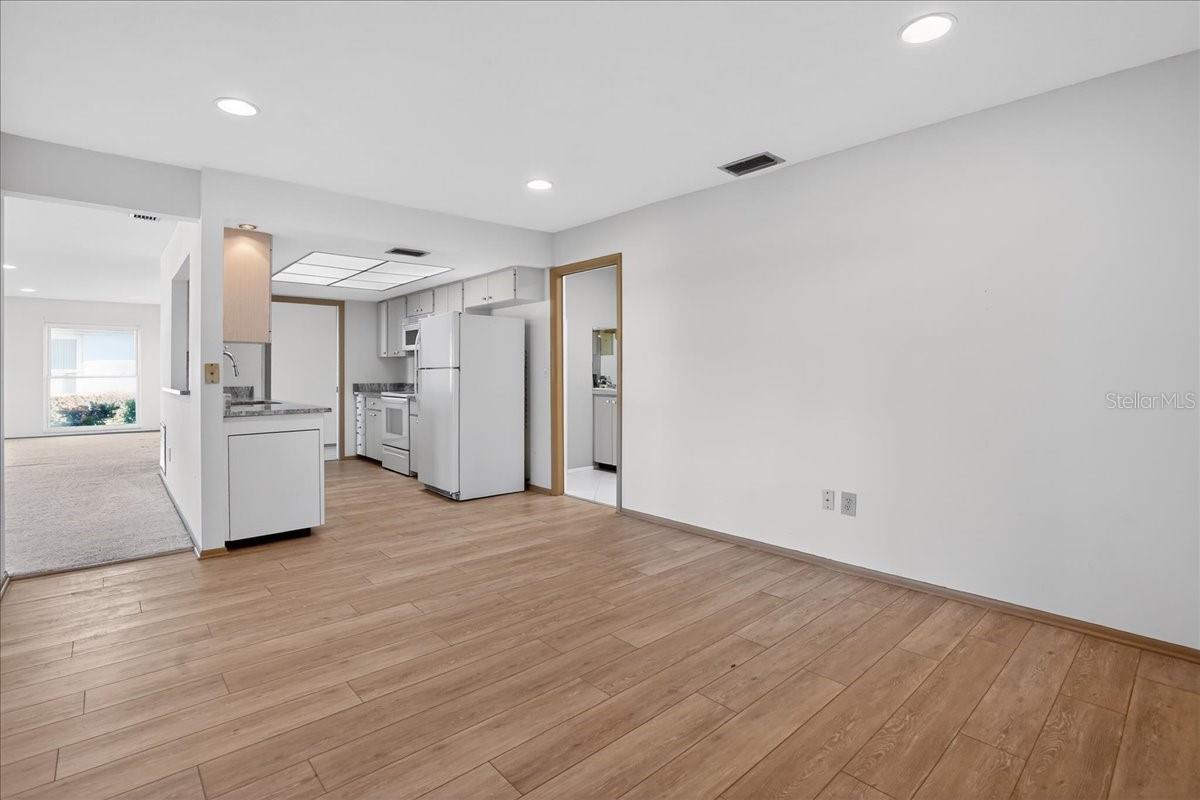 VILLAGE GREEN OF BRADENTON SEC 6 - Residential