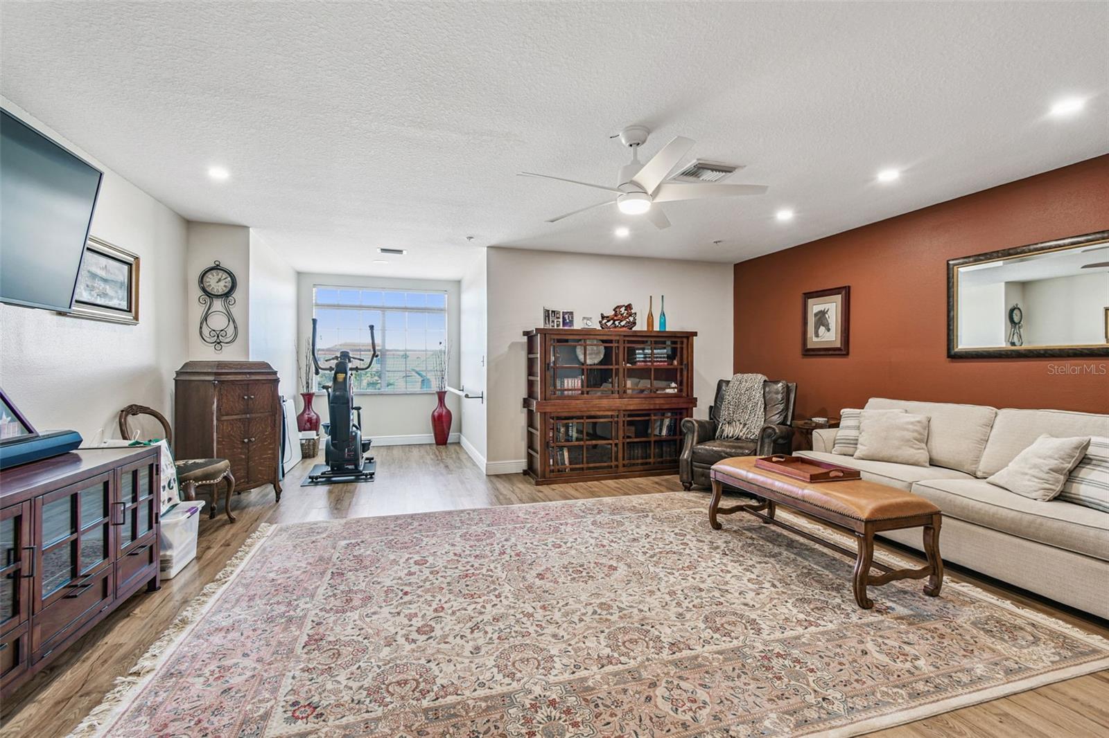 SUNSET BAY TWNHMS - Residential