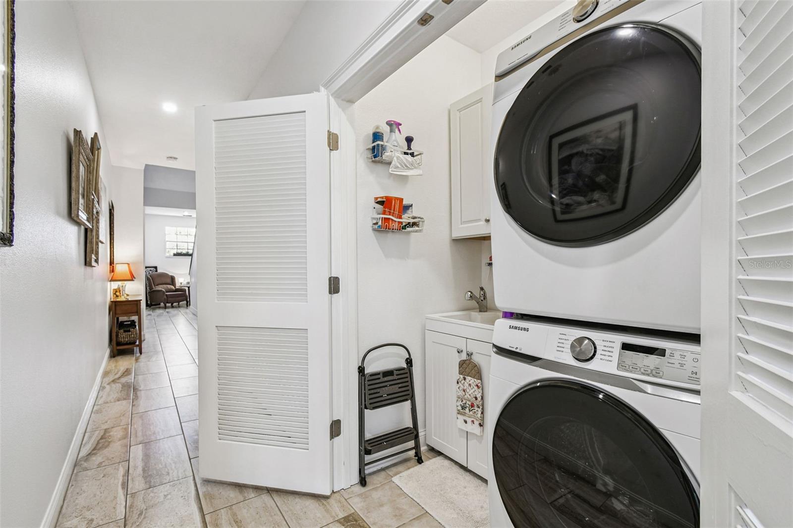 SUNSET BAY TWNHMS - Residential