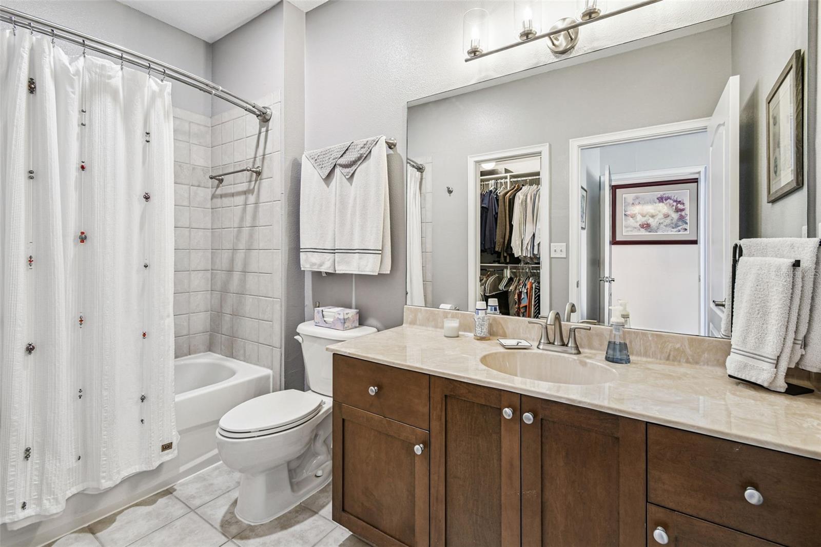 SUNSET BAY TWNHMS - Residential