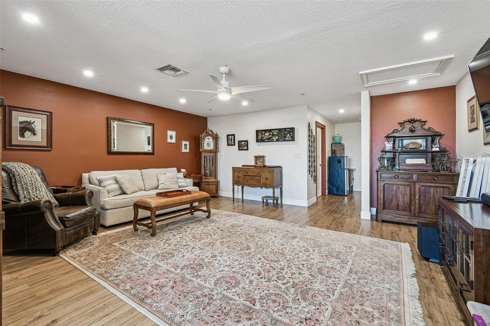 SUNSET BAY TWNHMS - Residential