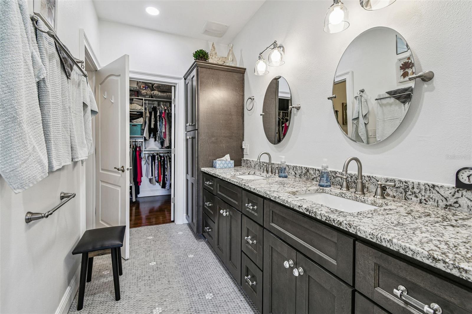 SUNSET BAY TWNHMS - Residential