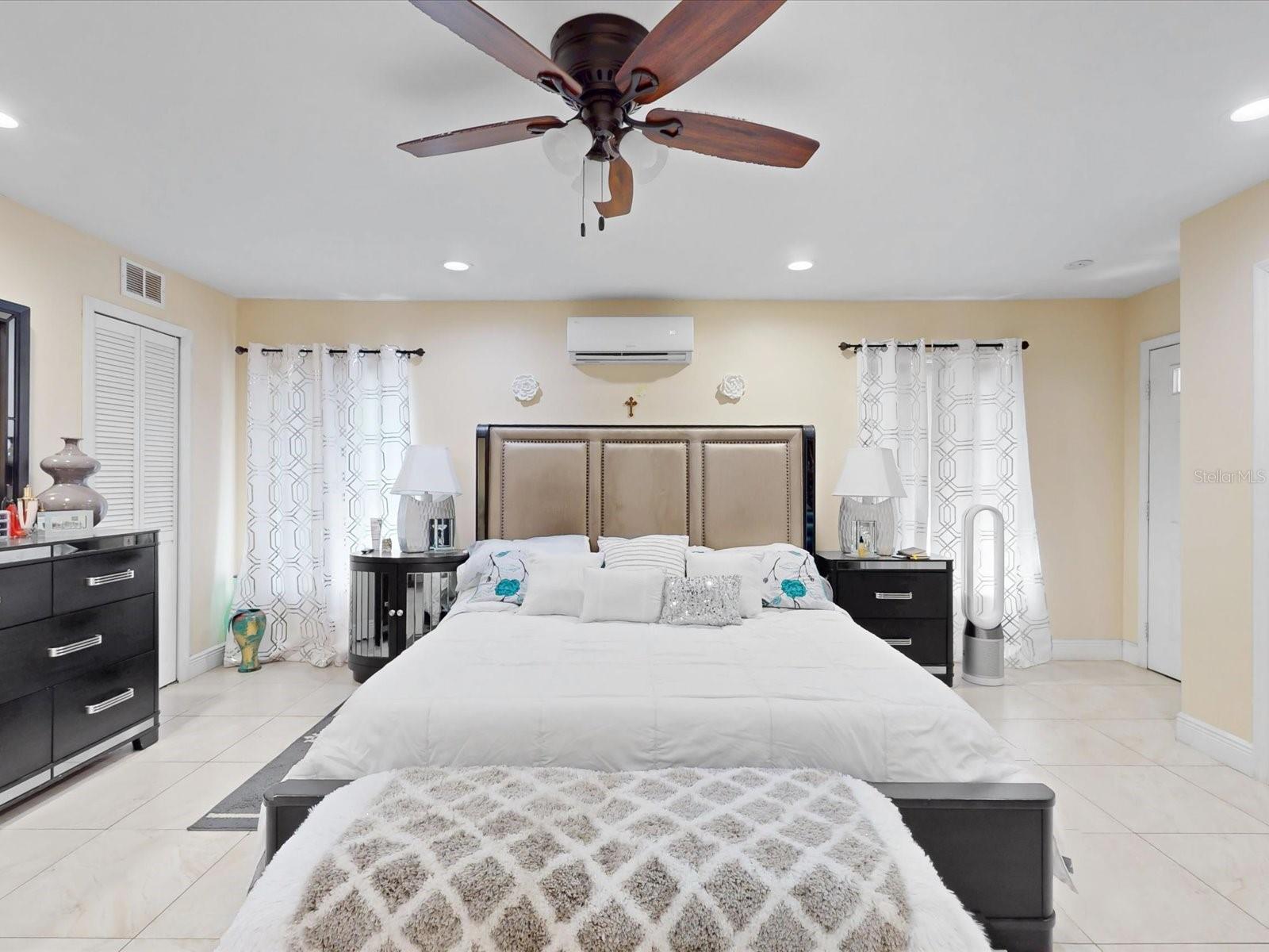 ACREAGE & UNREC - Commercial Sale