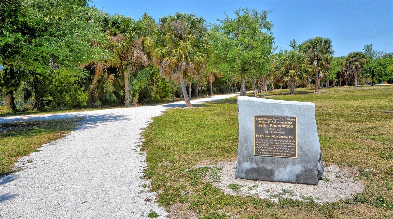 STRATHMORE RIVERSIDE VILLAS - Residential