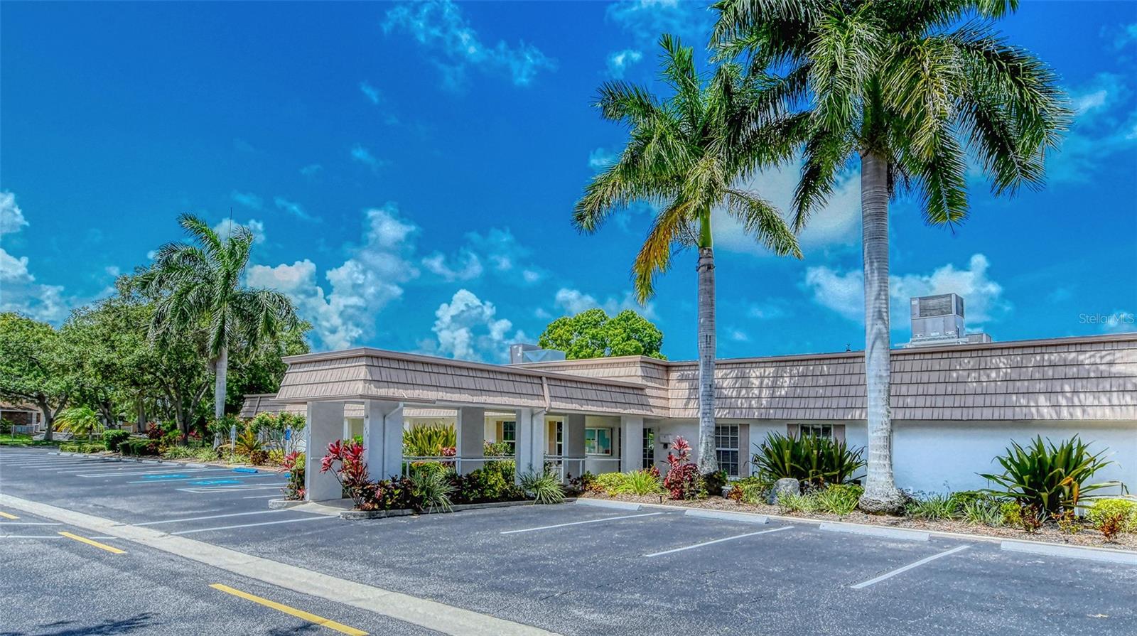 STRATHMORE RIVERSIDE VILLAS - Residential