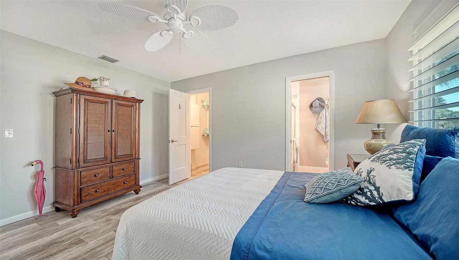 STRATHMORE RIVERSIDE VILLAS - Residential