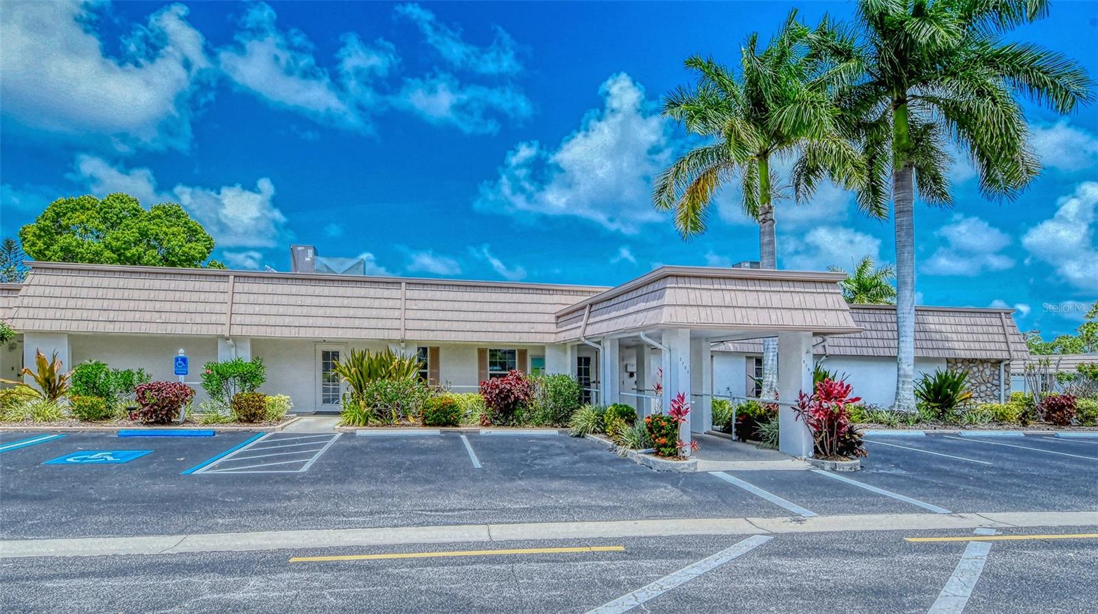 STRATHMORE RIVERSIDE VILLAS - Residential