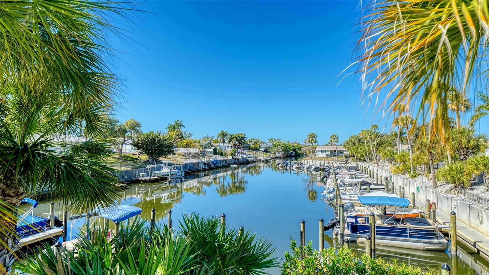 STRATHMORE RIVERSIDE VILLAS - Residential