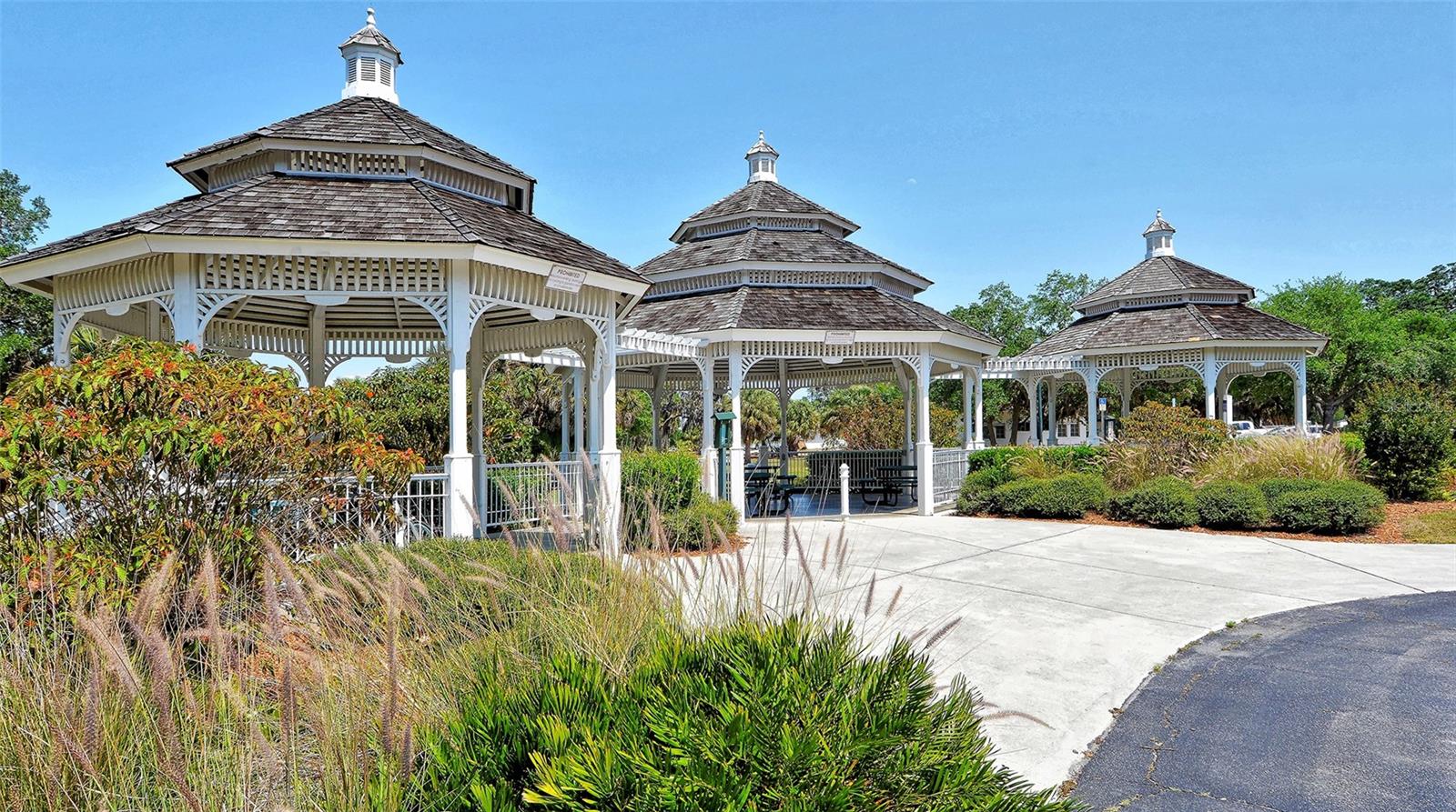 STRATHMORE RIVERSIDE VILLAS - Residential