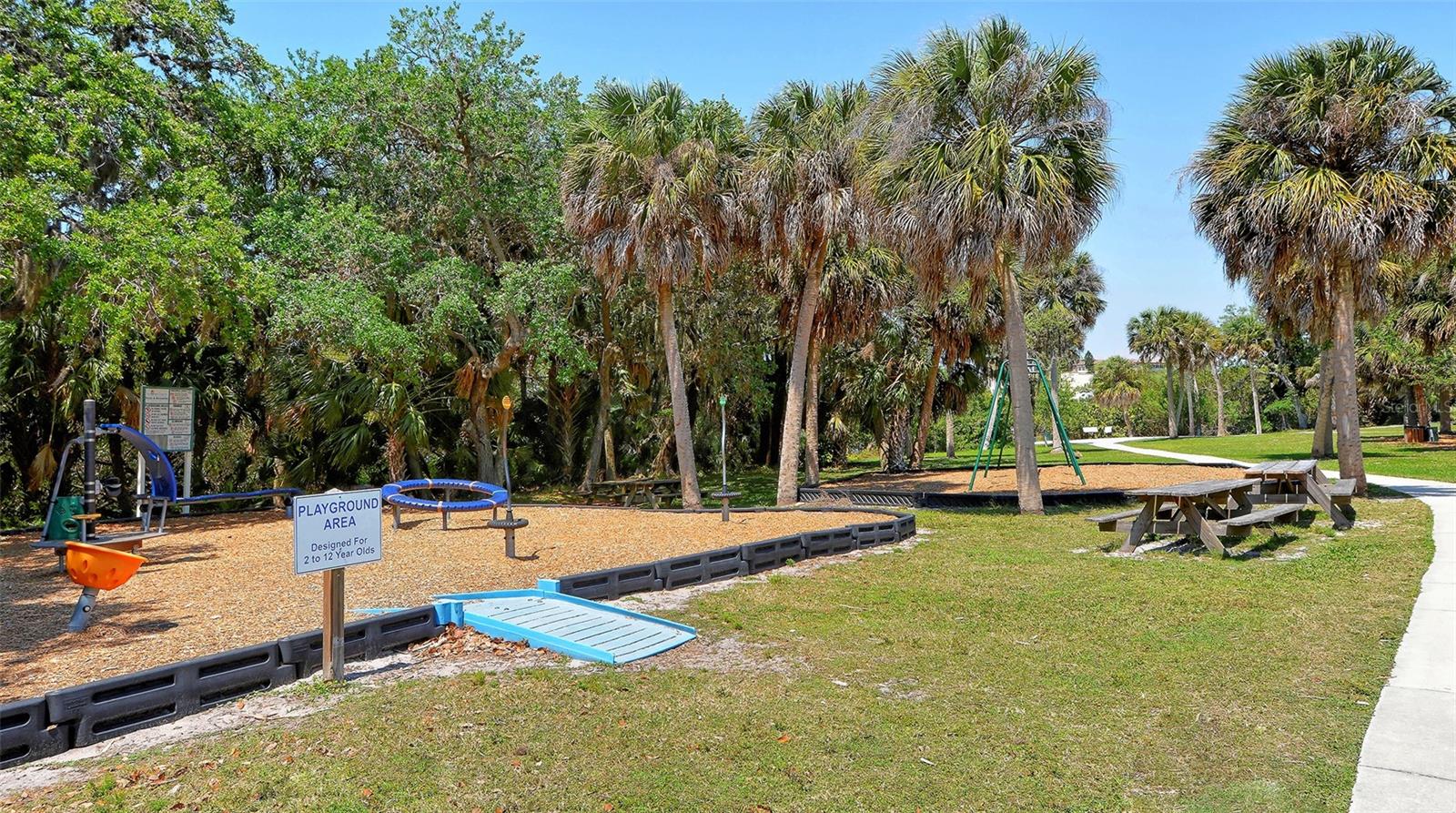 STRATHMORE RIVERSIDE VILLAS - Residential