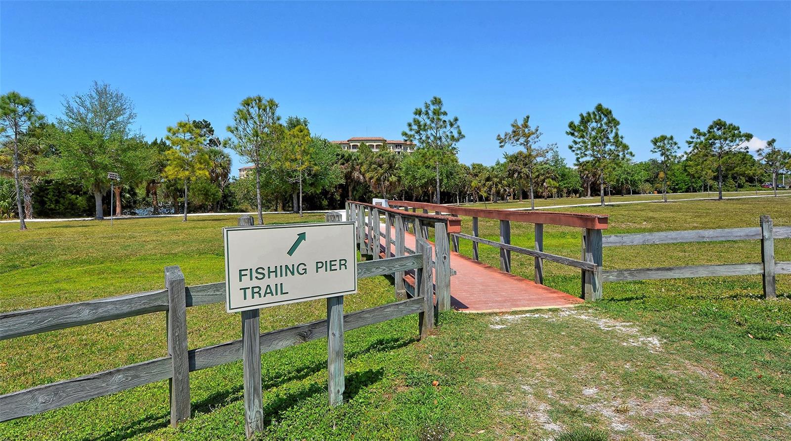 STRATHMORE RIVERSIDE VILLAS - Residential