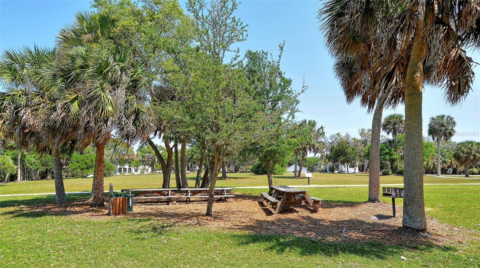 STRATHMORE RIVERSIDE VILLAS - Residential