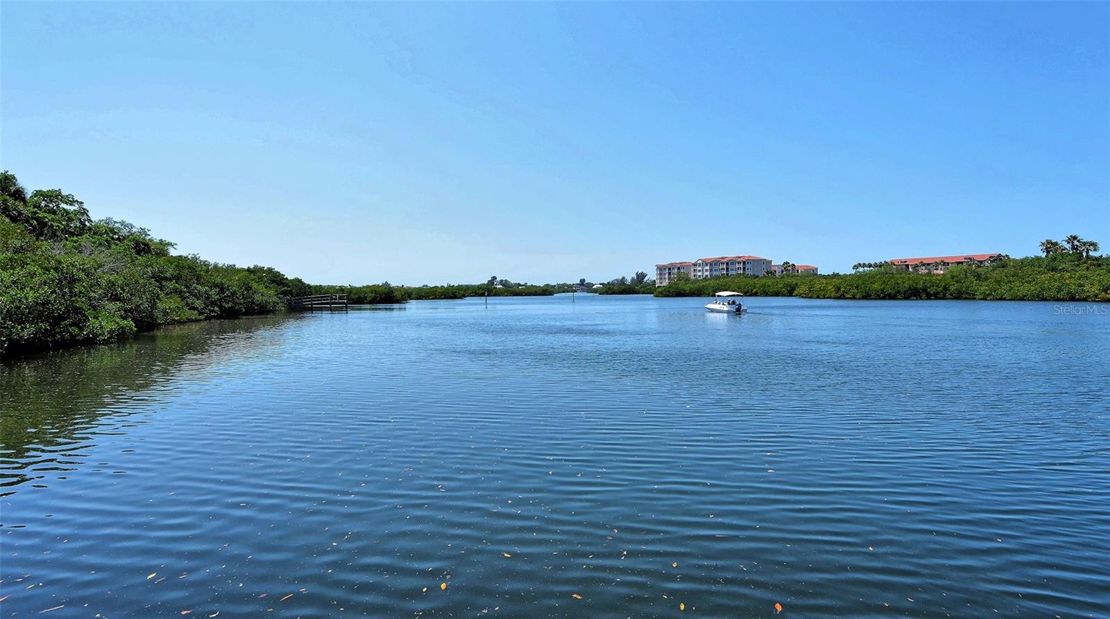 STRATHMORE RIVERSIDE VILLAS - Residential