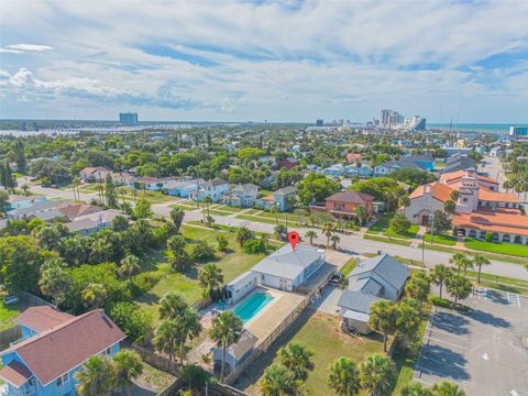 A home in DAYTONA BEACH