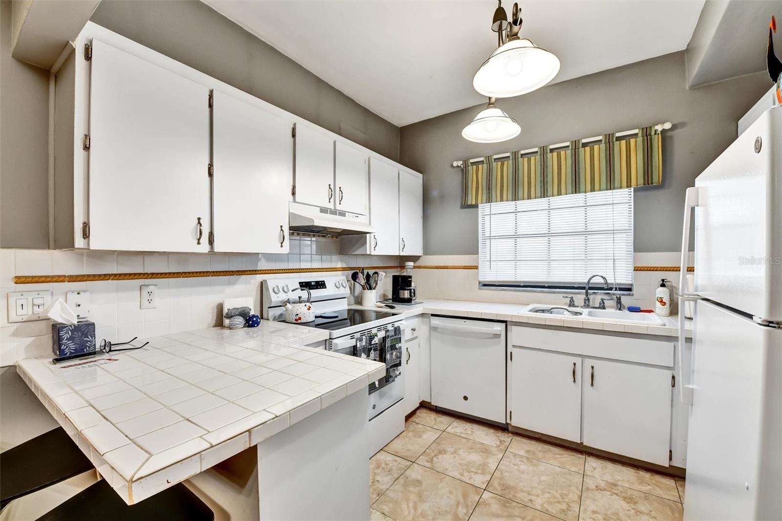 LOS PRADOS CONDO - Residential