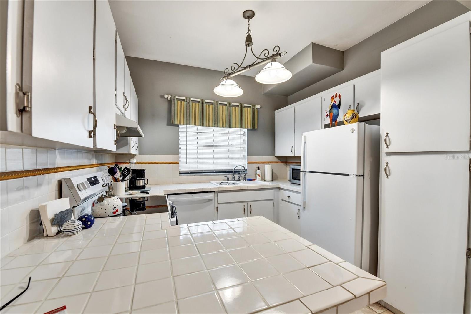 LOS PRADOS CONDO - Residential