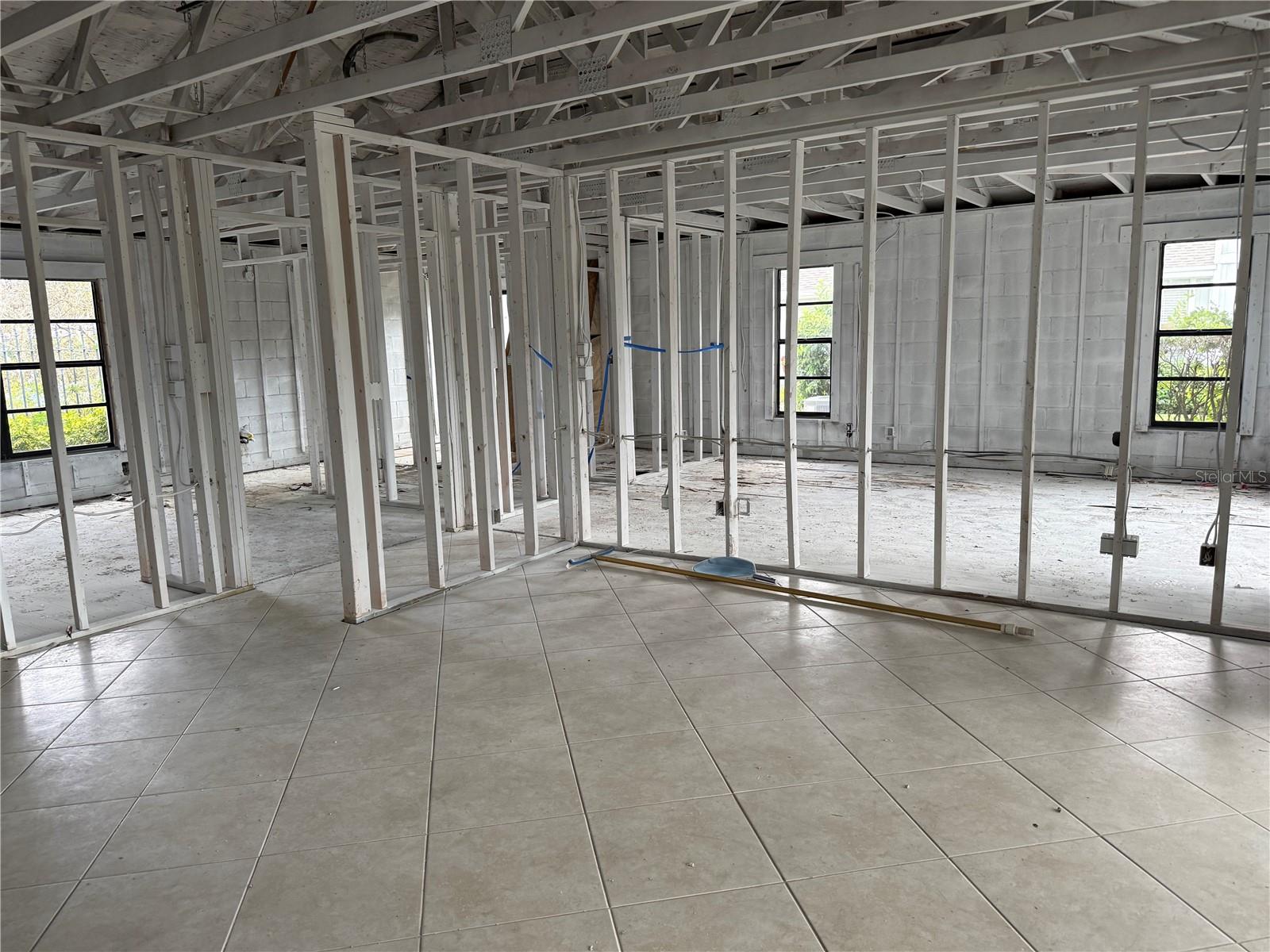 2001 COUNTRY CLUB COURT