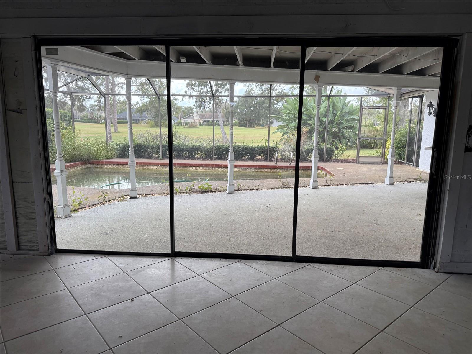 2001 COUNTRY CLUB COURT