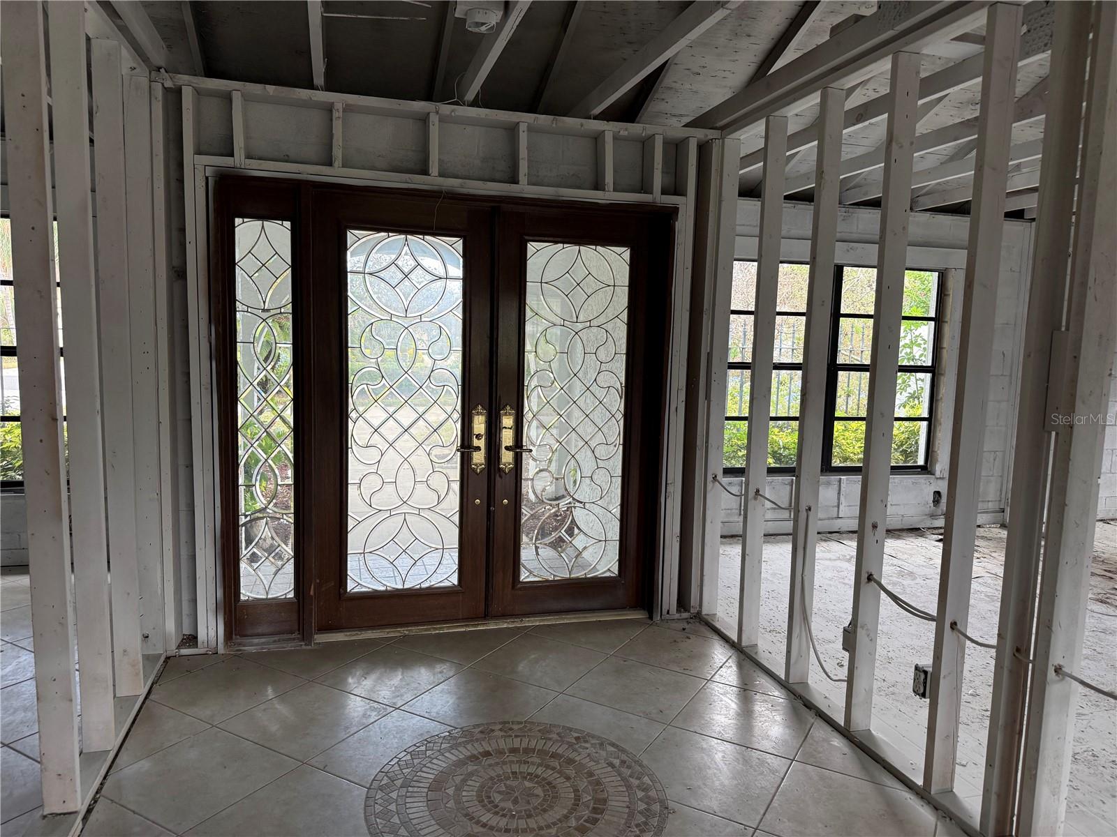 2001 COUNTRY CLUB COURT