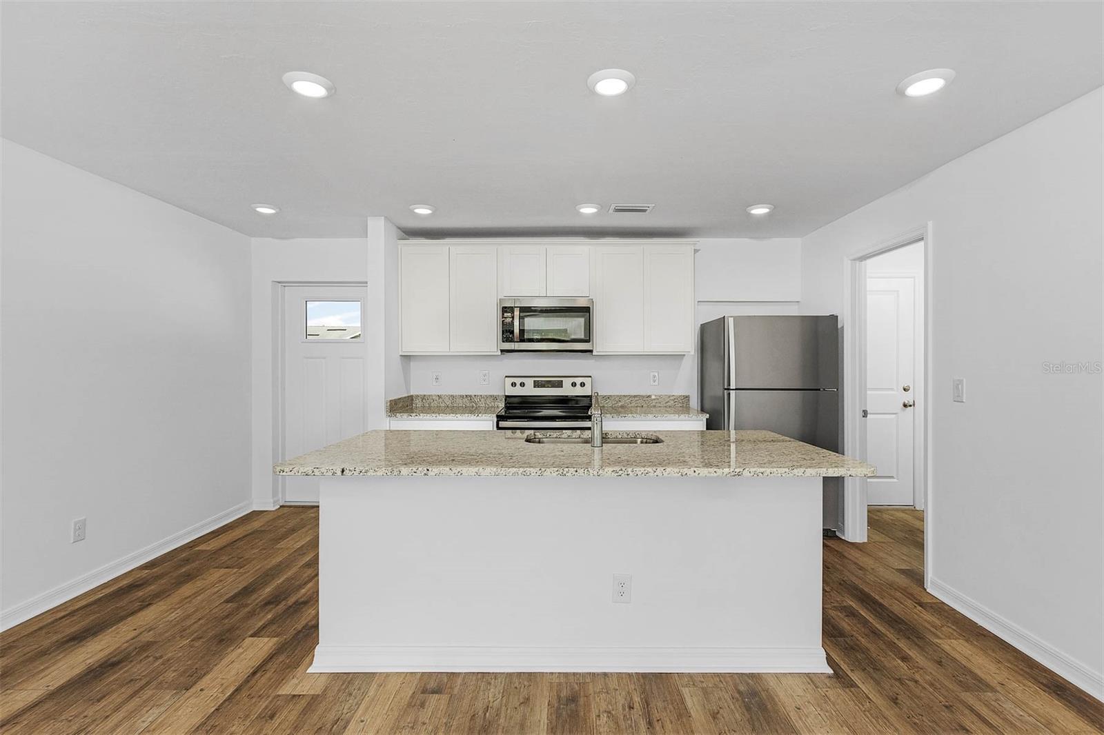 5461 KEMPSON LANE