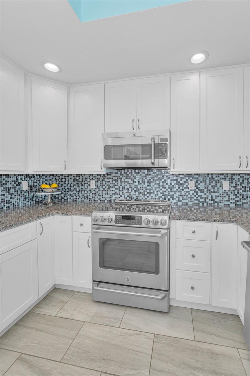 DOLPHIN KEY CONDO - Residential