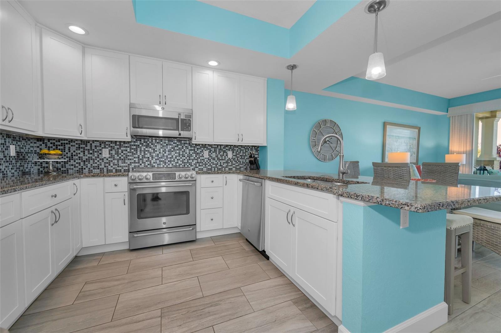 DOLPHIN KEY CONDO - Residential