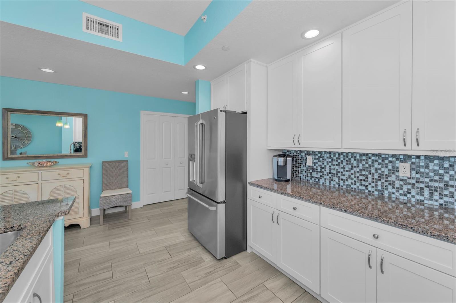 DOLPHIN KEY CONDO - Residential