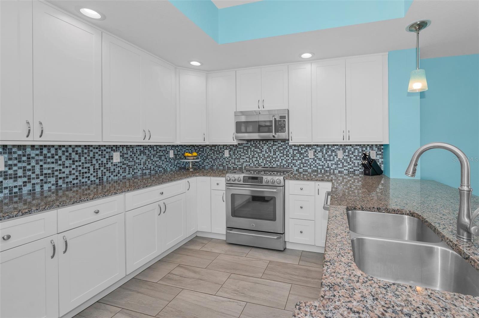 DOLPHIN KEY CONDO - Residential