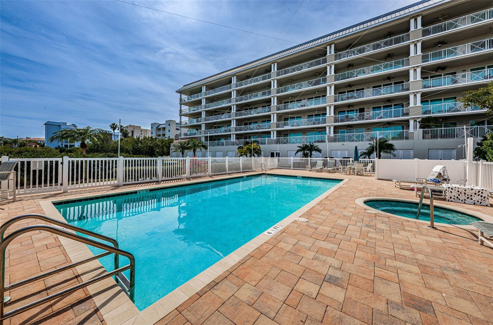 DOLPHIN KEY CONDO - Residential