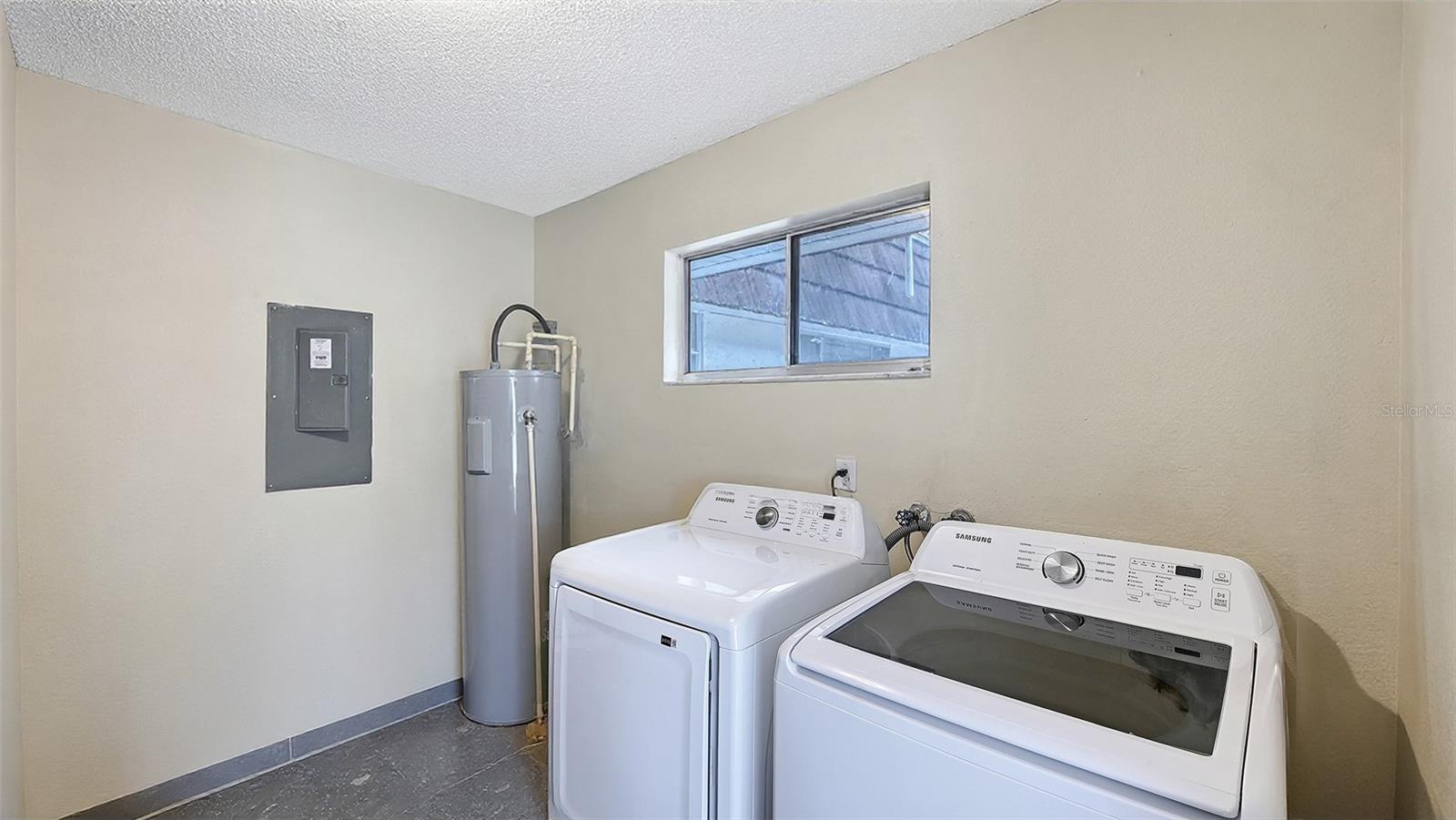 GLEN OAKS RIDGE VILLAS 1 - Residential