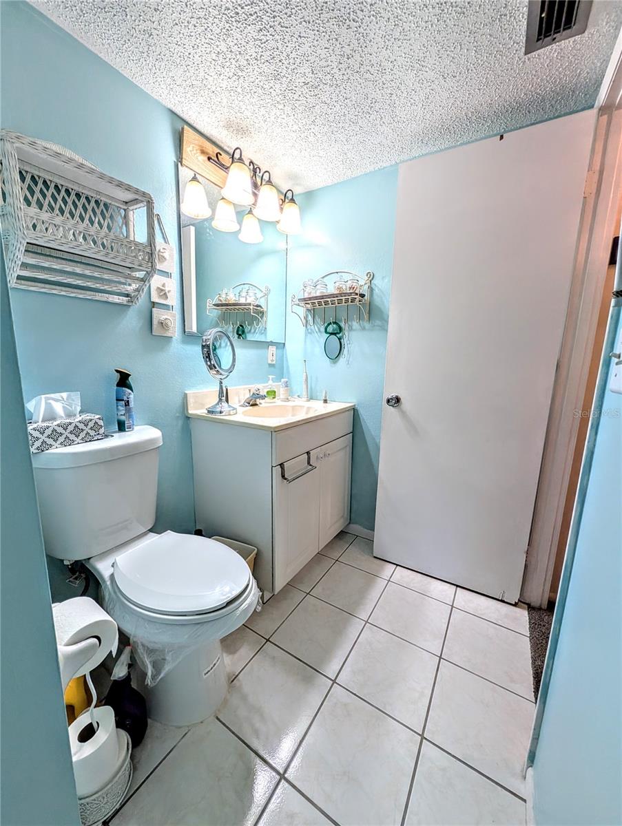 BAYSHORE ON THE LAKE APTS II SEC 2 - Residential