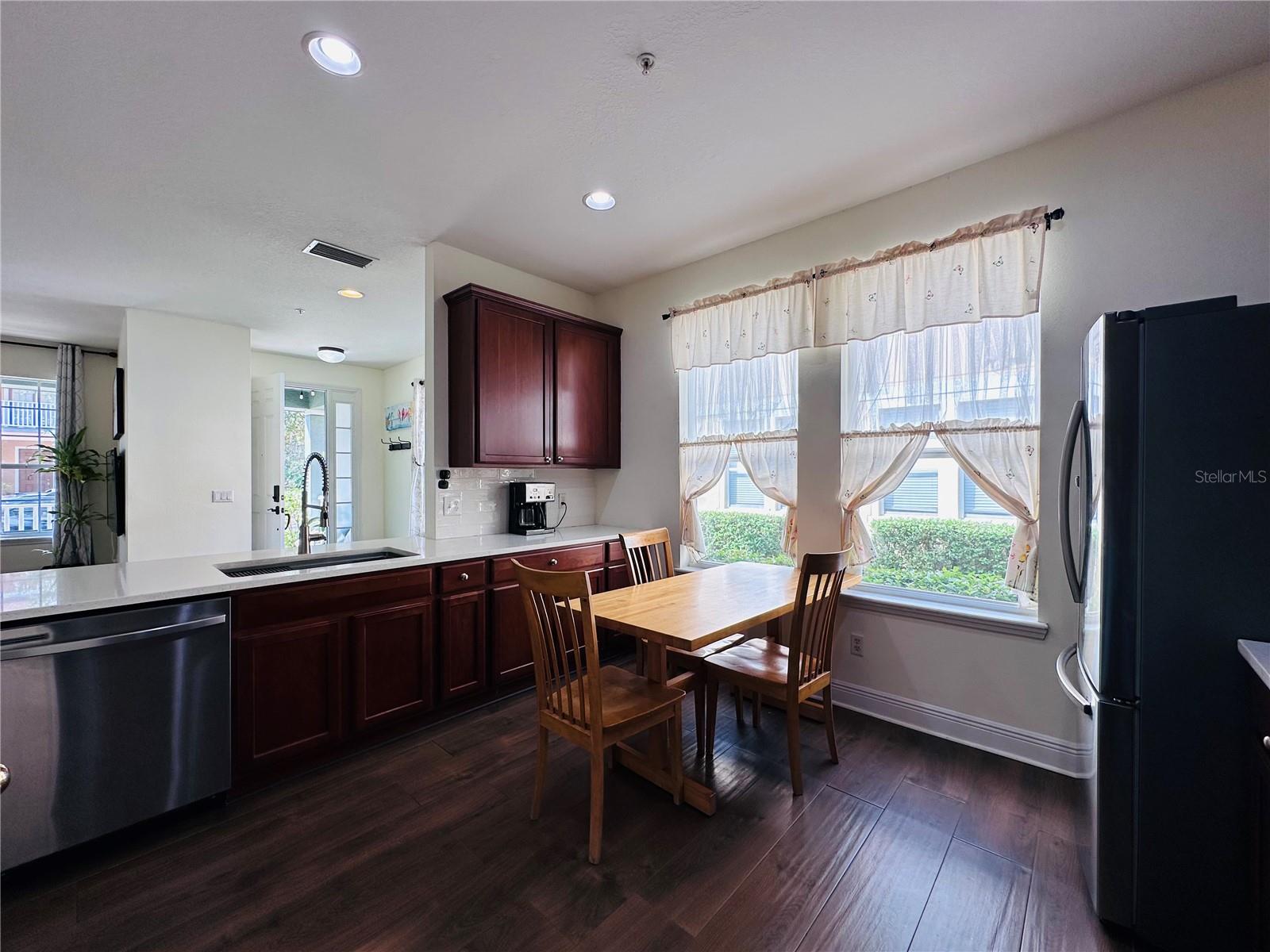 VILLAS/EAST PARK - Residential