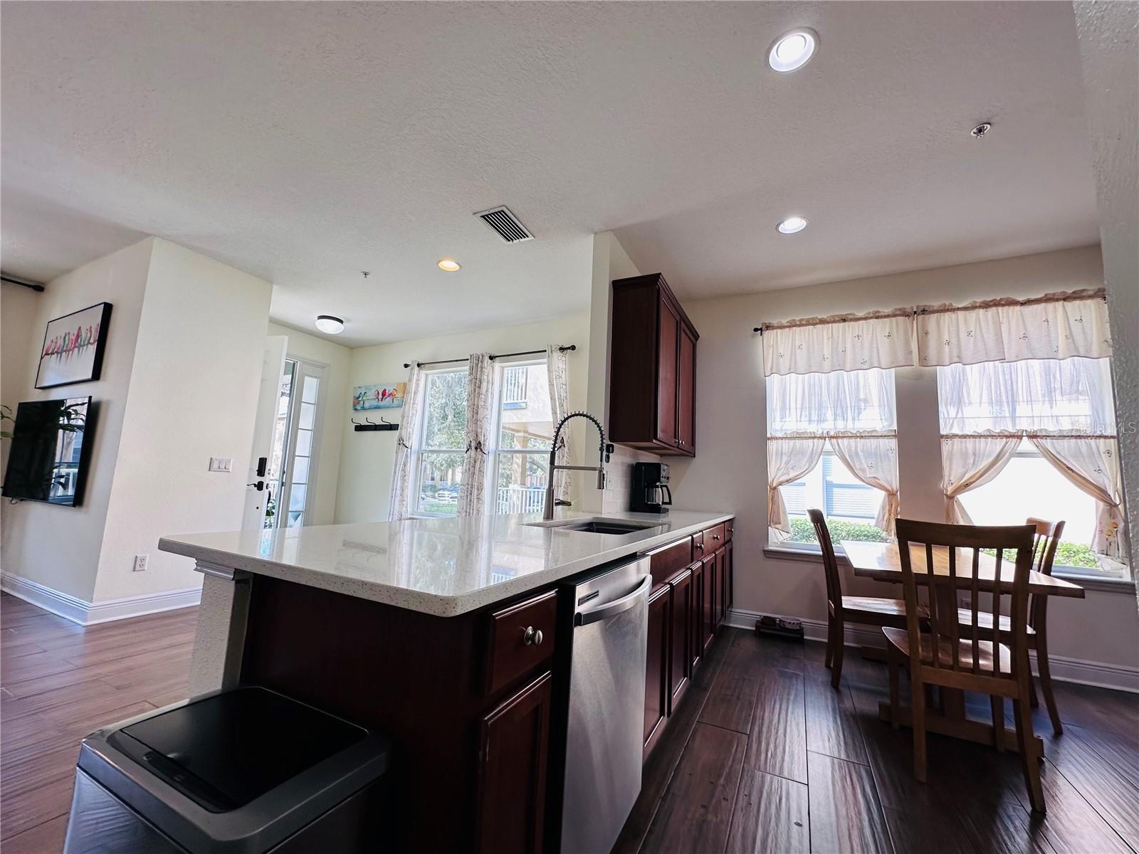 VILLAS/EAST PARK - Residential