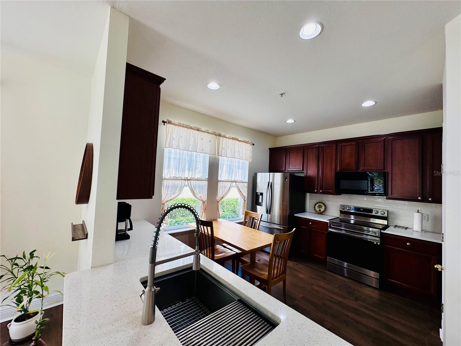 VILLAS/EAST PARK - Residential