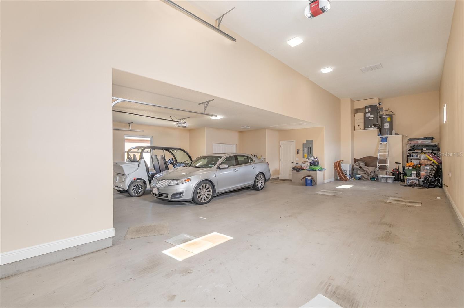 THE GREAT OUTDOORS XIX - Residential