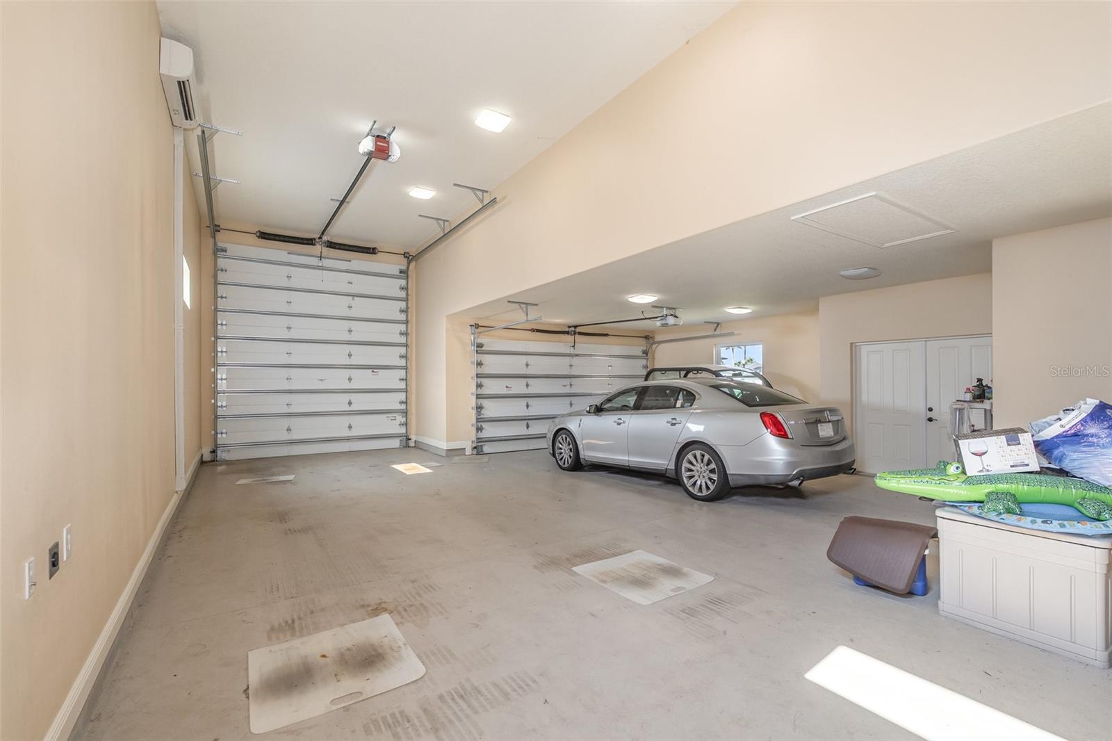 THE GREAT OUTDOORS XIX - Residential