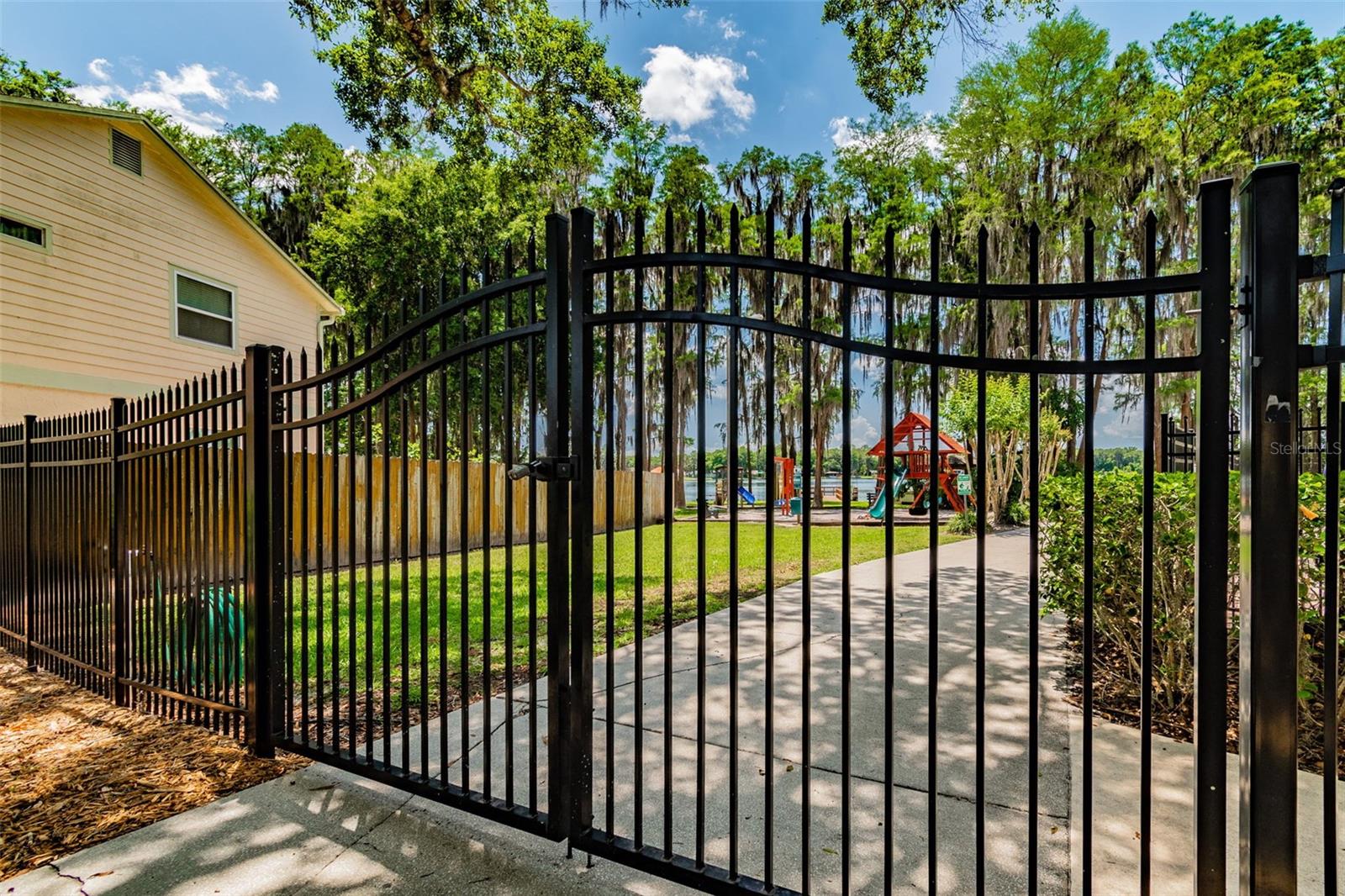 LE CLARE SHORES - Residential Lease