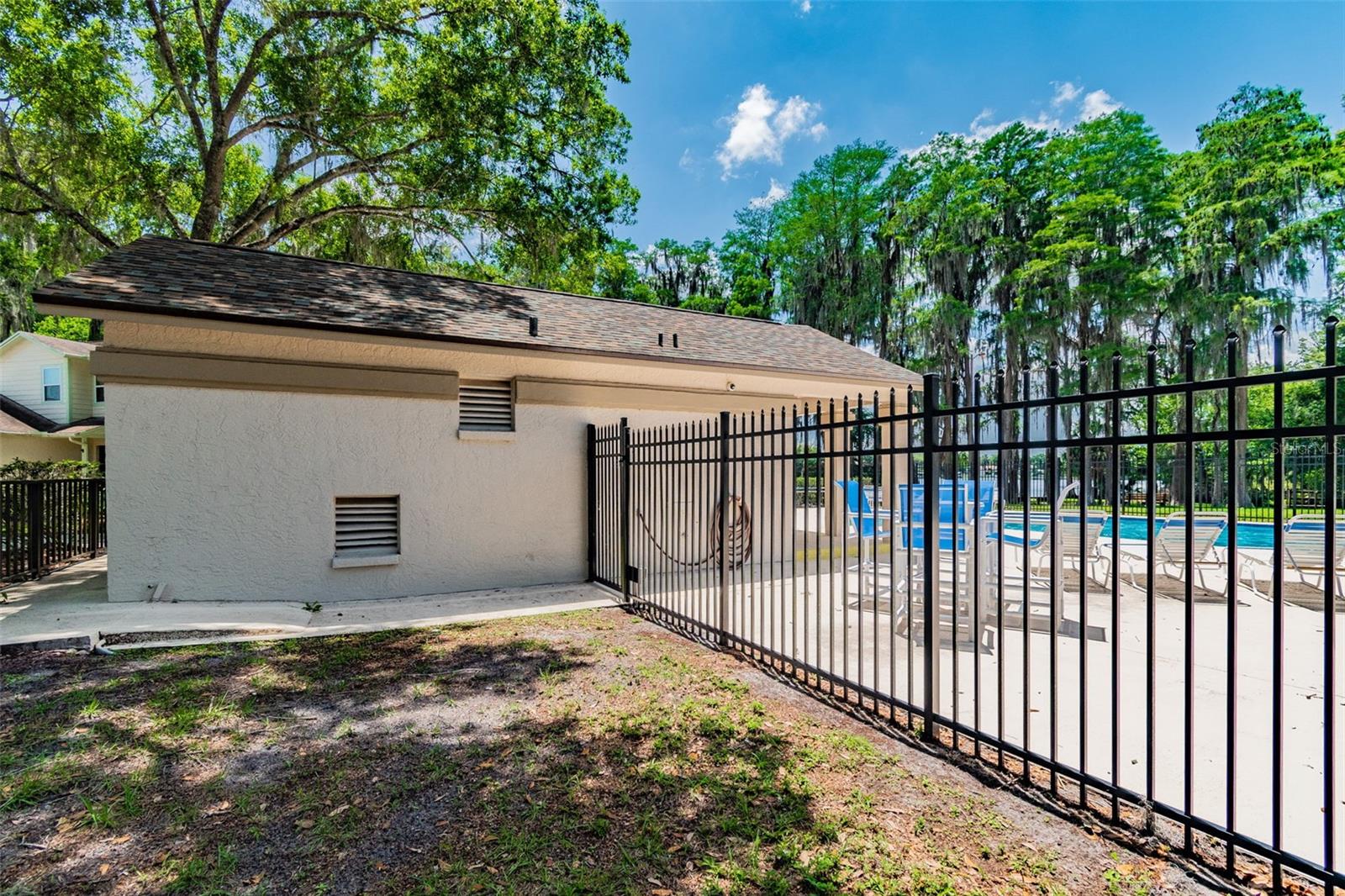 LE CLARE SHORES - Residential Lease
