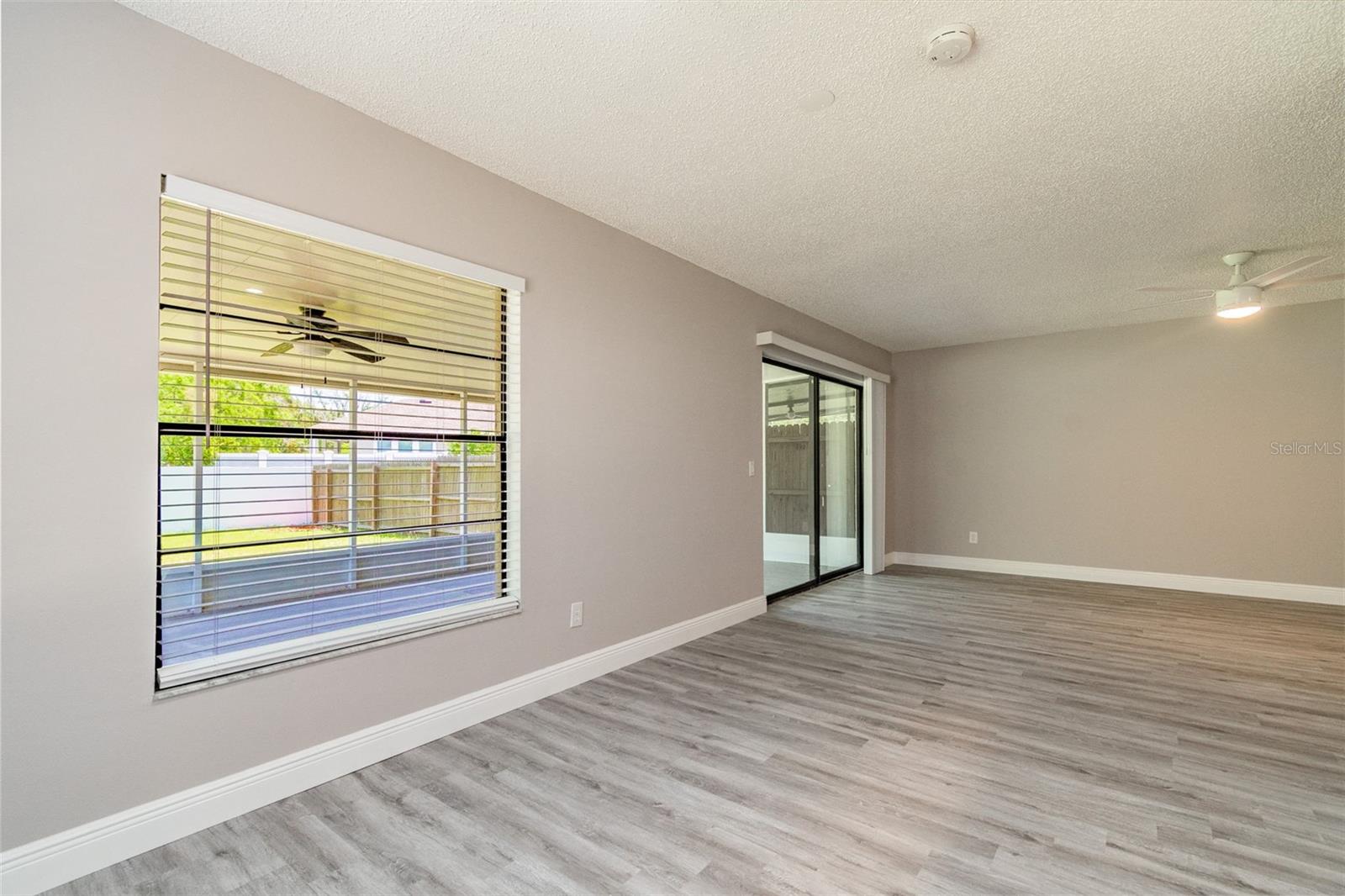 LE CLARE SHORES - Residential Lease