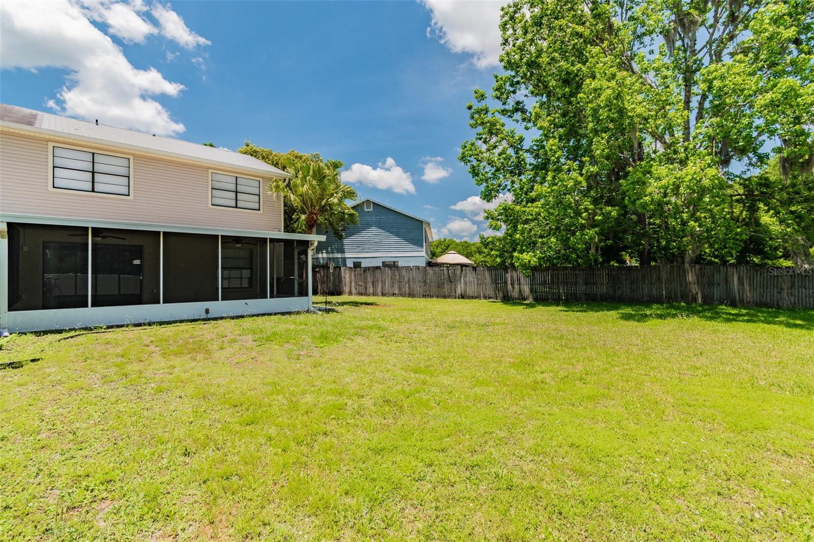 LE CLARE SHORES - Residential Lease